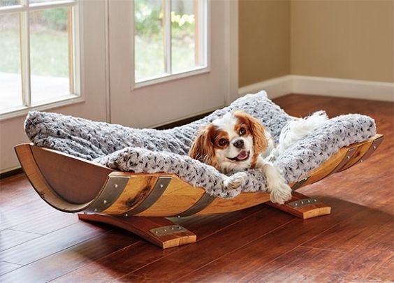Лежаки для собаки из бочки
